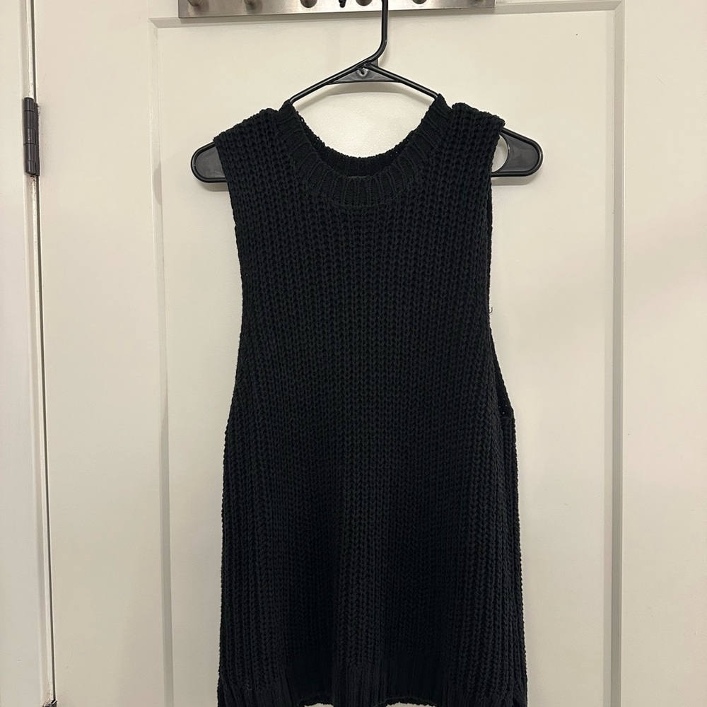 Black Sleeveless Knit Top
